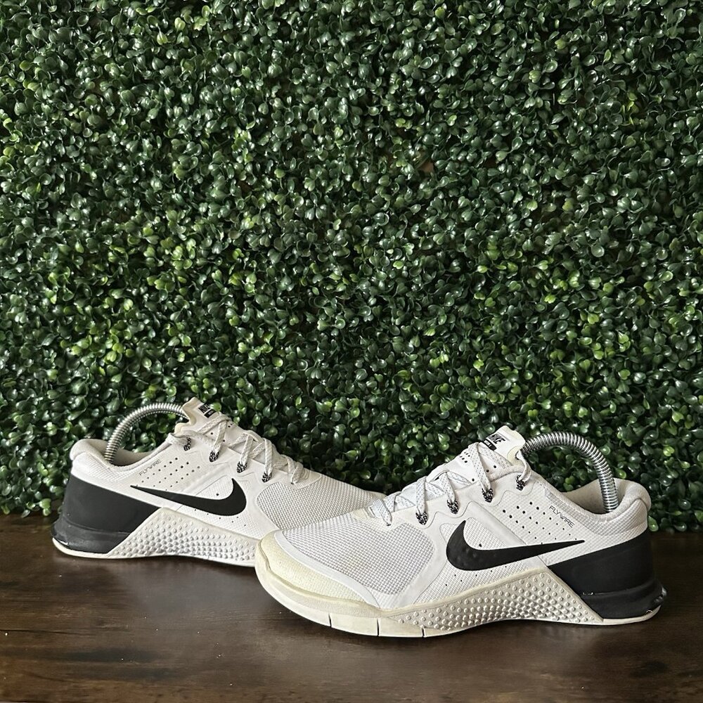 Nike Metcon 2 Flywire Womens Size 8.5 Gym Shoes Low Top Black White Crosstrain